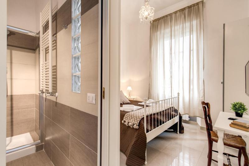 Standard Twin Room image 1