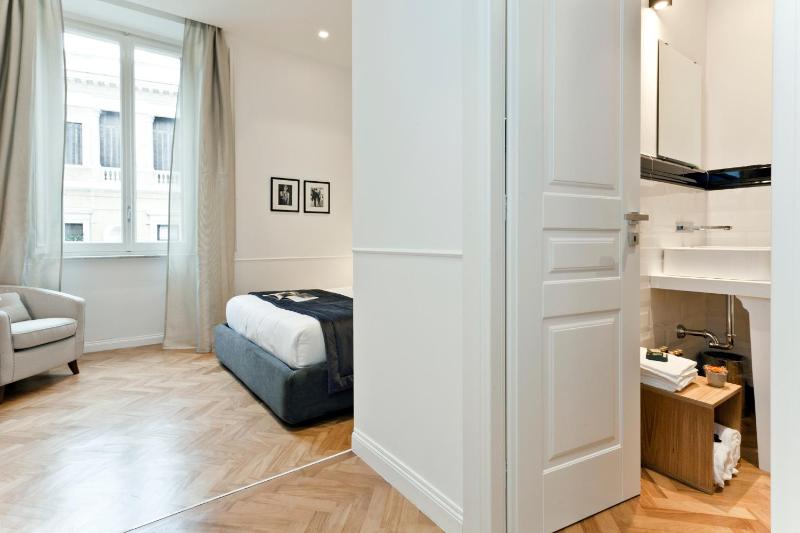 Standard Double Room image 2