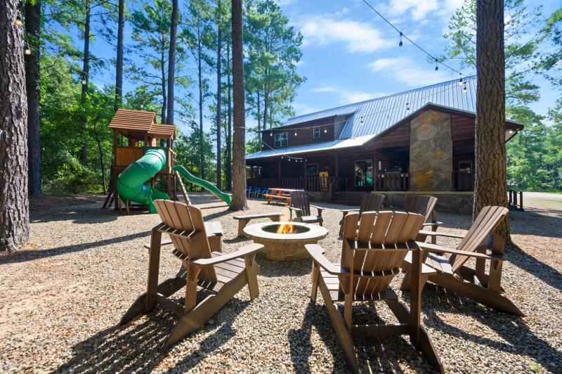 Five-Bedroom Holiday Home image 4