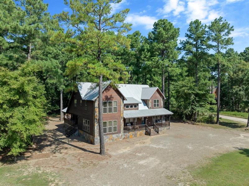 Five-Bedroom Holiday Home image 2