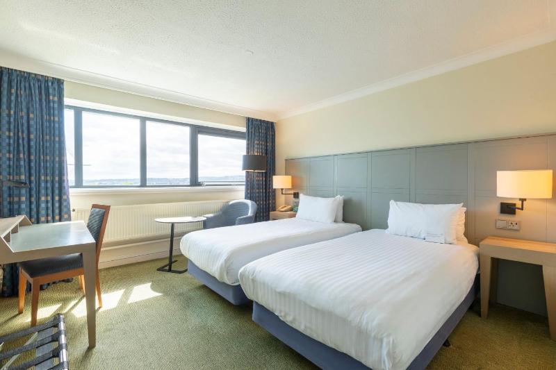 Standard Twin Room image 1