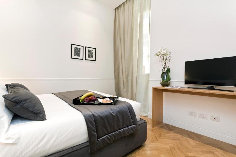 Double Room with Balcony image 1