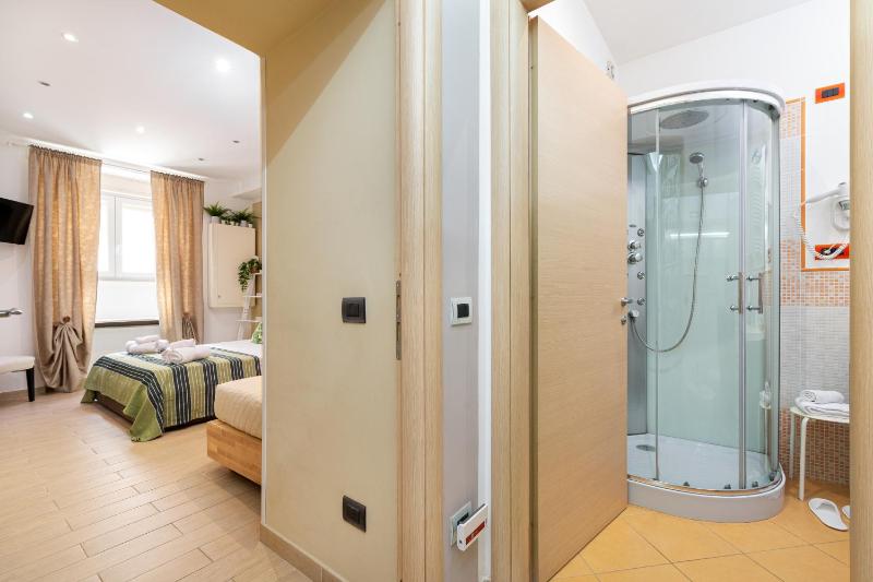 Standard Room image 4