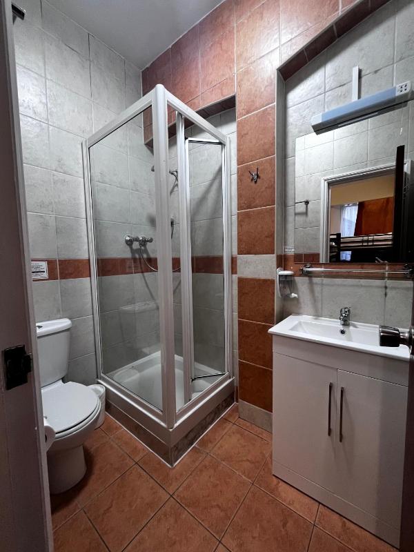 Quadruple Room with Private Bathroom image 3