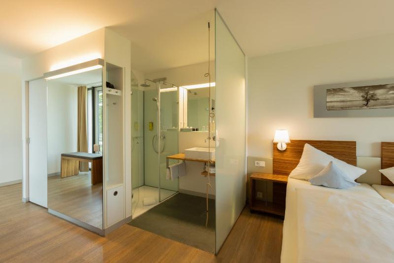 Superior Double Room with Open Bathroom and Separate WC image 3