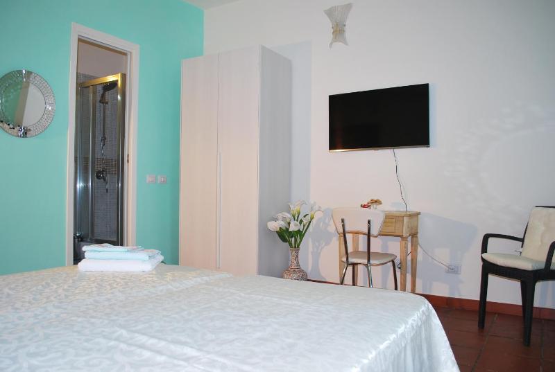 Double Room with Private Bathroom image 4