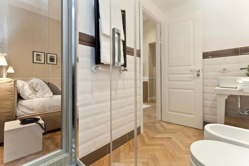 Deluxe Double Room image 1