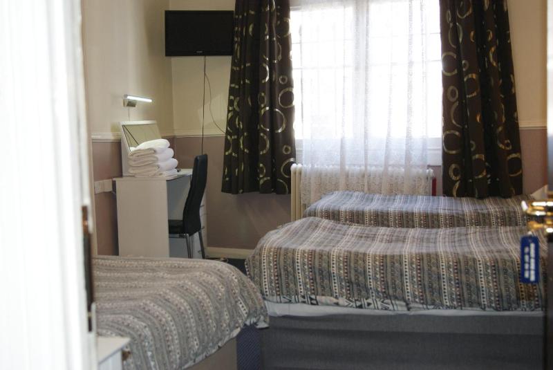 Quadruple Room image 1