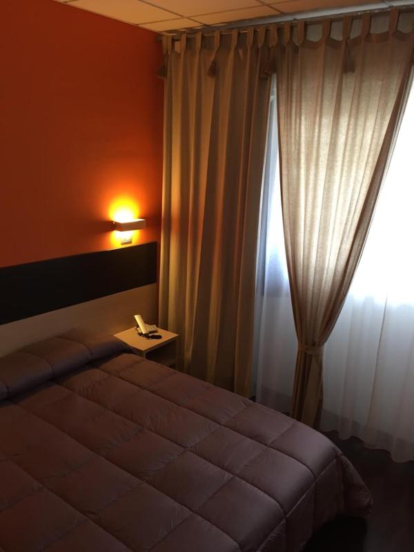 Single Room image 2