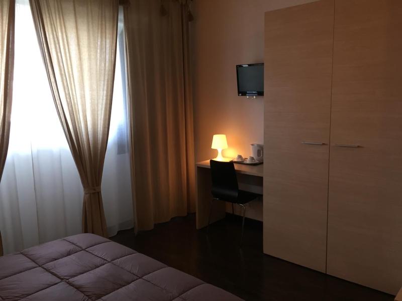 Triple Room image 2