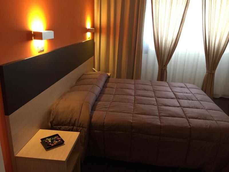 Double Room image 2