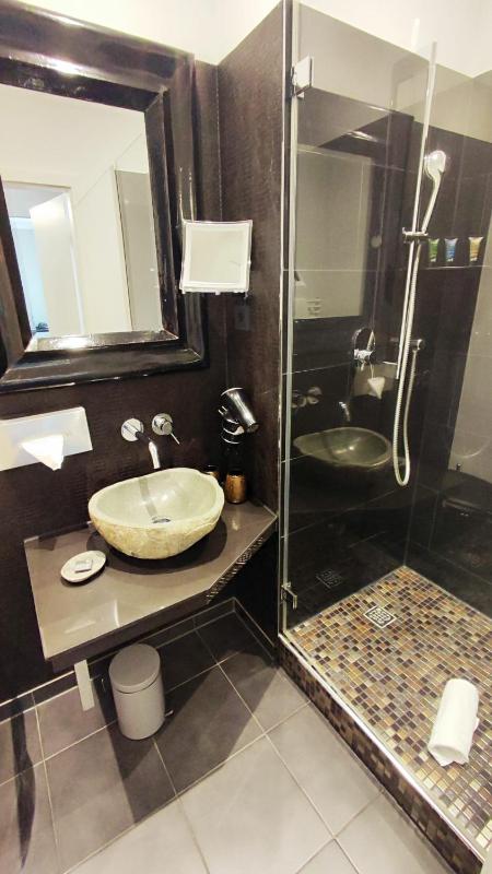 Business Single Room image 2