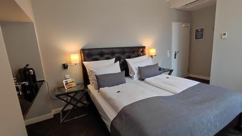 Business Single Room image 3