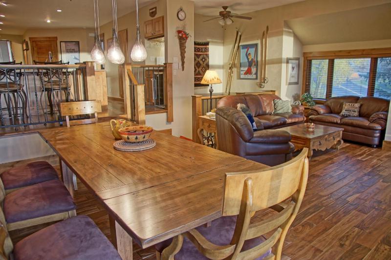 Heated Pool & Hot Tub Walk to Ski Slopes Ground Level Unit - image 22