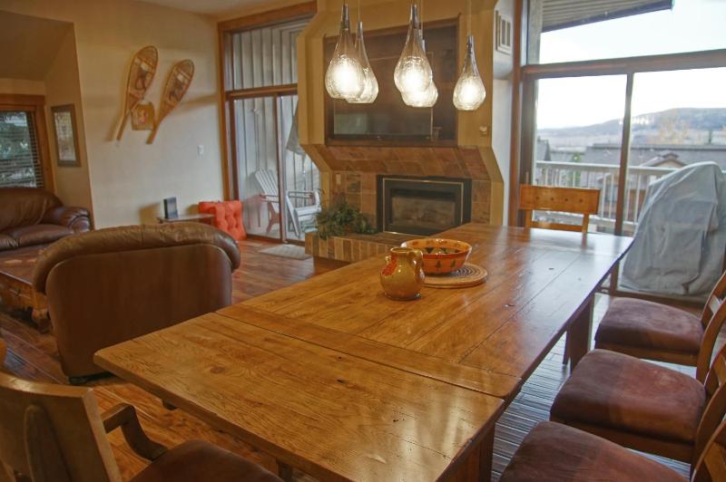 Heated Pool & Hot Tub Walk to Ski Slopes Ground Level Unit - image 20