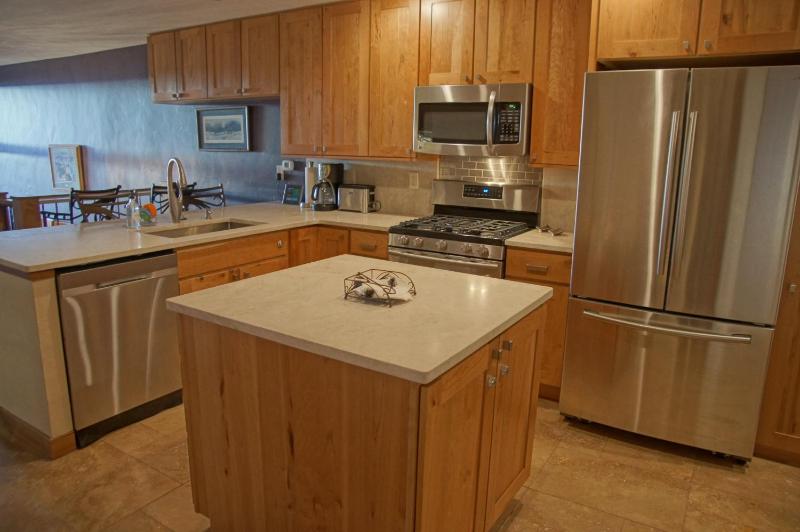 Heated Pool & Hot Tub Walk to Ski Slopes Ground Level Unit - image 13