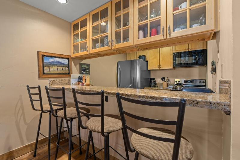 Great Rates! - Pool and Hot Tub Short Walk to Slopes Private Washer & Dryer - image 5