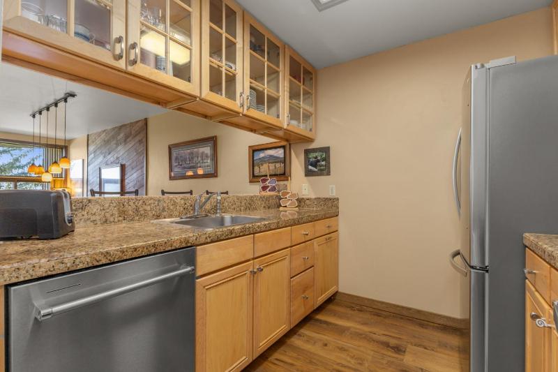 Great Rates! - Pool and Hot Tub Short Walk to Slopes Private Washer & Dryer - image 4