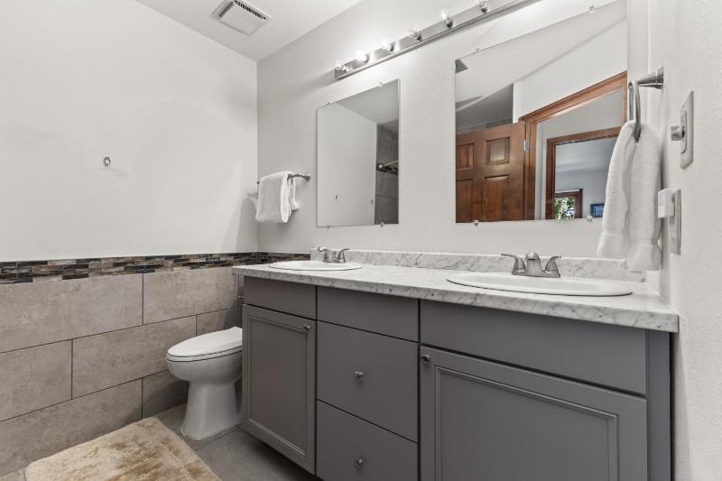 Great Rates! - Pool and Hot Tub Short Walk to Slopes Private Washer & Dryer - image 35