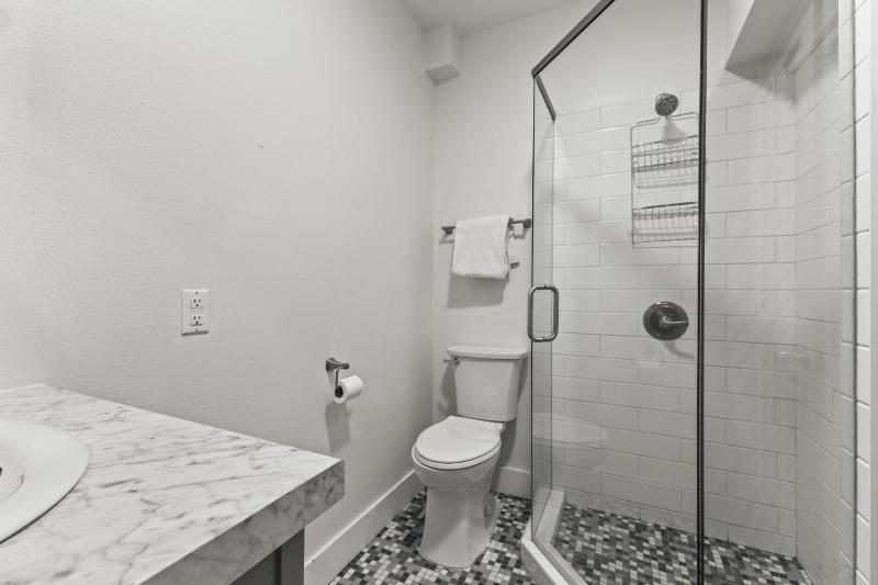 Great Rates! - Pool and Hot Tub Short Walk to Slopes Private Washer & Dryer - image 38