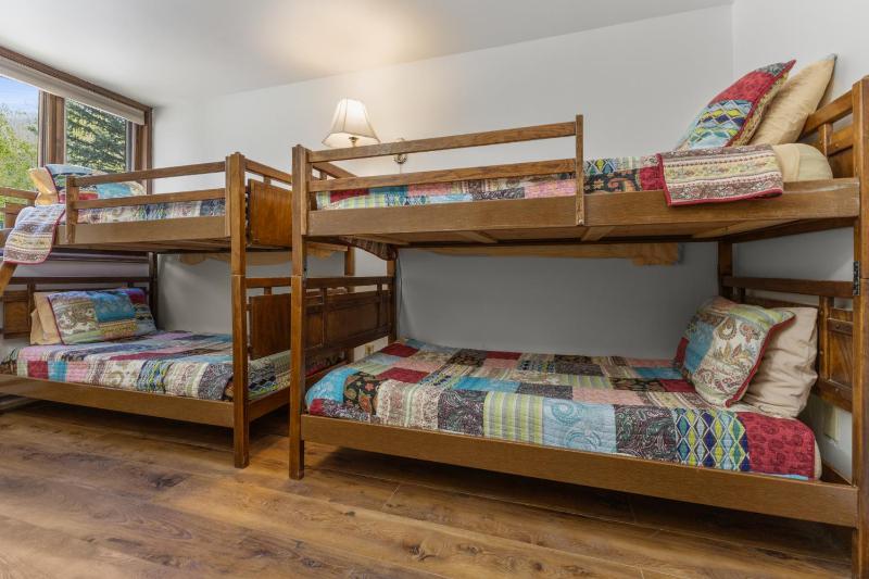 Great Rates! - Pool and Hot Tub Short Walk to Slopes Private Washer & Dryer - image 23