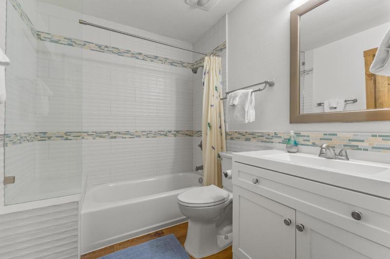 Great Rates! - Pool and Hot Tub Short Walk to Slopes Private Washer & Dryer - image 11