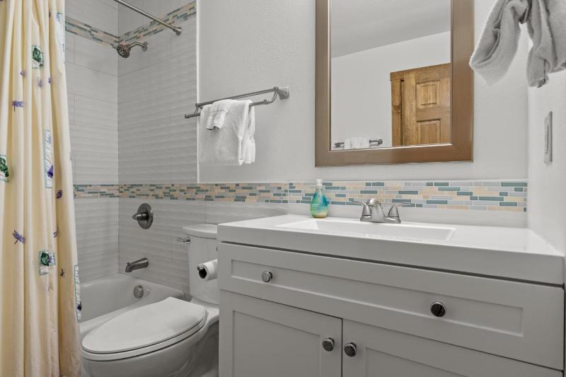 Great Rates! - Pool and Hot Tub Short Walk to Slopes Private Washer & Dryer - image 13