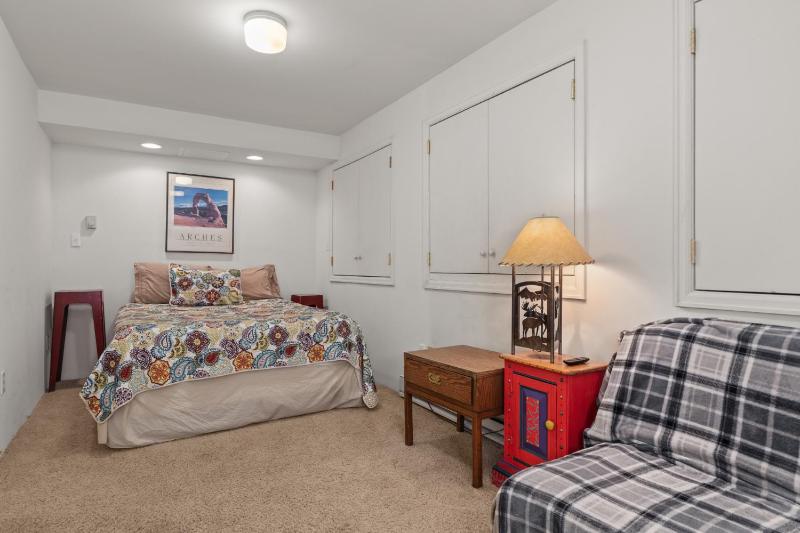 Great Rates! - Pool and Hot Tub Short Walk to Slopes Private Washer & Dryer - image 37