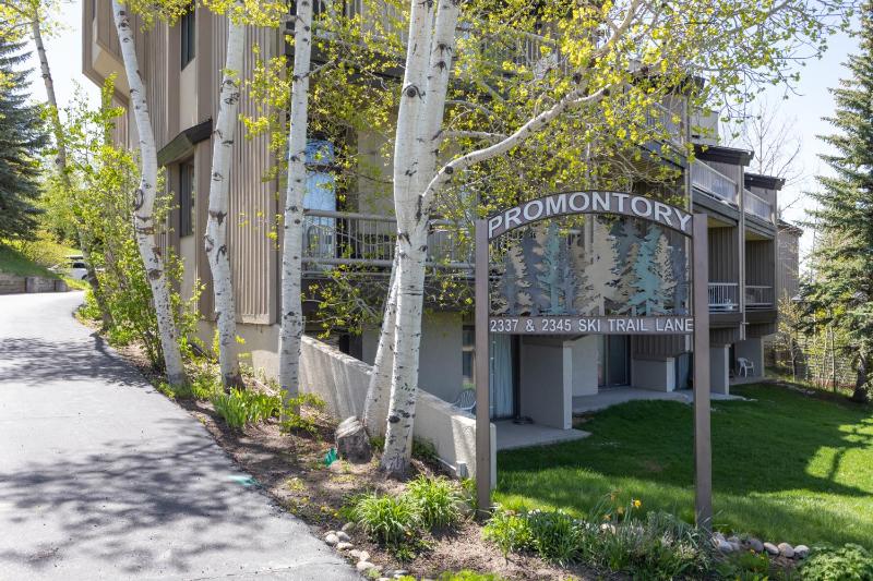 Great Rates! - Pool and Hot Tub Short Walk to Slopes Private Washer & Dryer - image 18