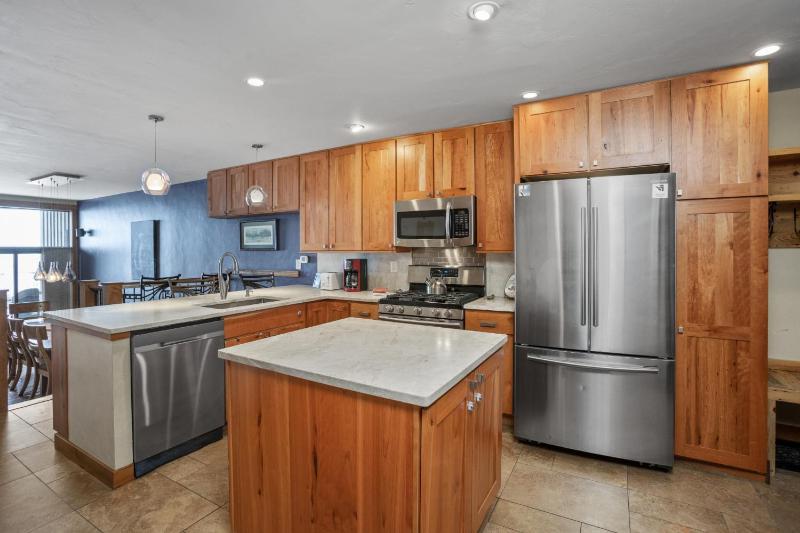 Walk to Slopes Heated Pool & Hot Tub Ground Level Unit - image 15