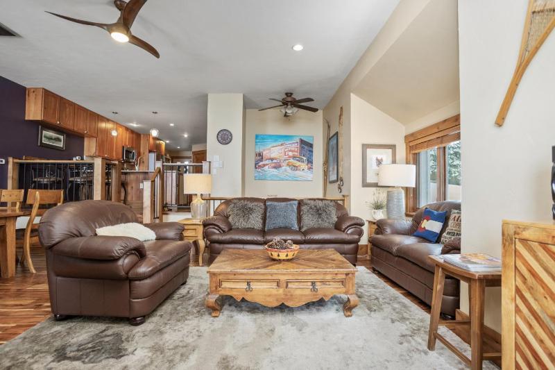 Walk to Slopes Heated Pool & Hot Tub Ground Level Unit - image 39