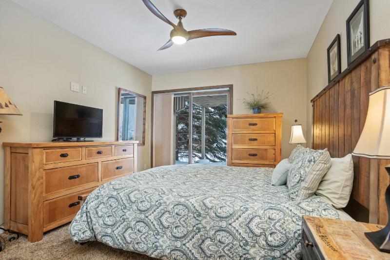 Walk to Slopes Heated Pool & Hot Tub Ground Level Unit - image 30