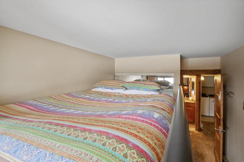 Walk to Slopes Heated Pool & Hot Tub Ground Level Unit - image 14
