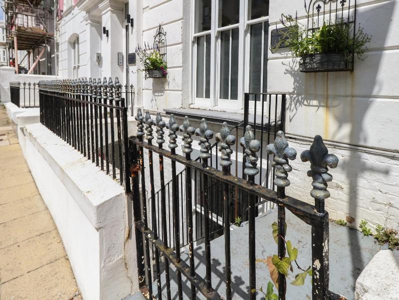 Flat 1 - Sandbanks - image 7