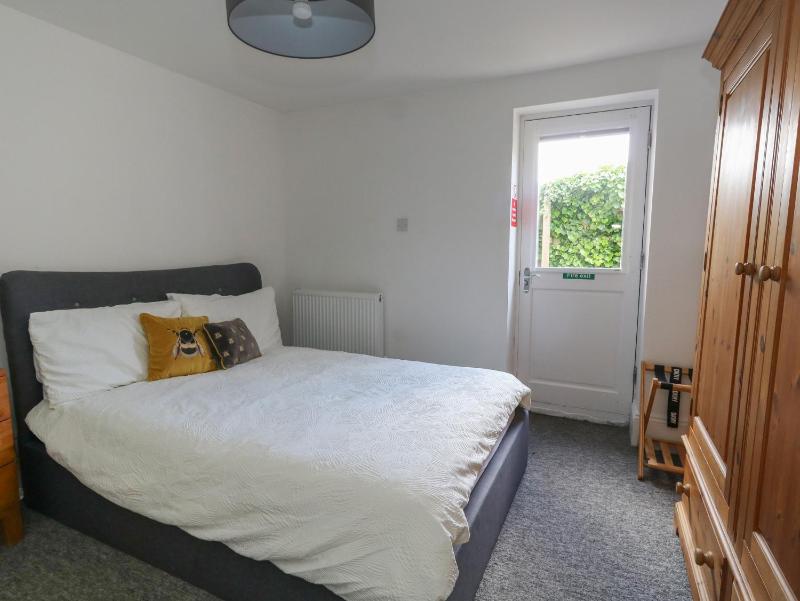 Flat 1 - Sandbanks - image 16