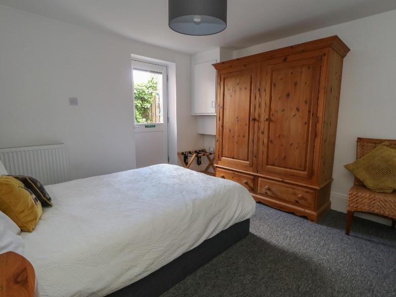 Flat 1 - Sandbanks - image 3