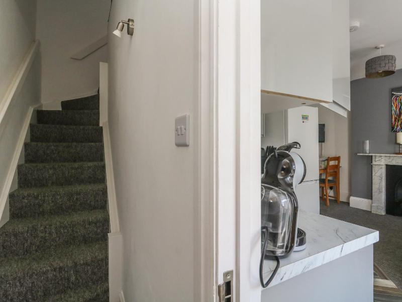 Flat 4 - Hengistbury - image 10