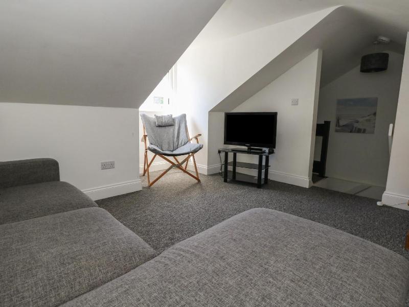 Flat 4 - Hengistbury - image 12