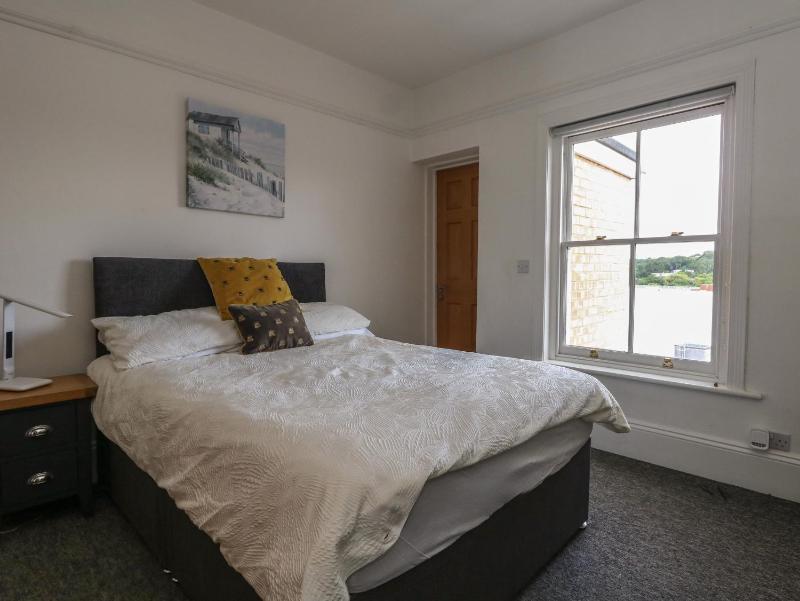 Flat 4 - Hengistbury - image 19