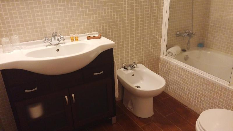 Double Room with Mountain View image 4