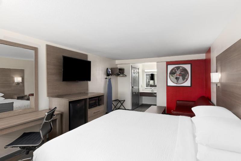 King Suite - Non-Smoking image 1