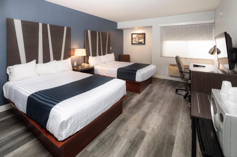 Queen Room with Two Queen Beds image 1