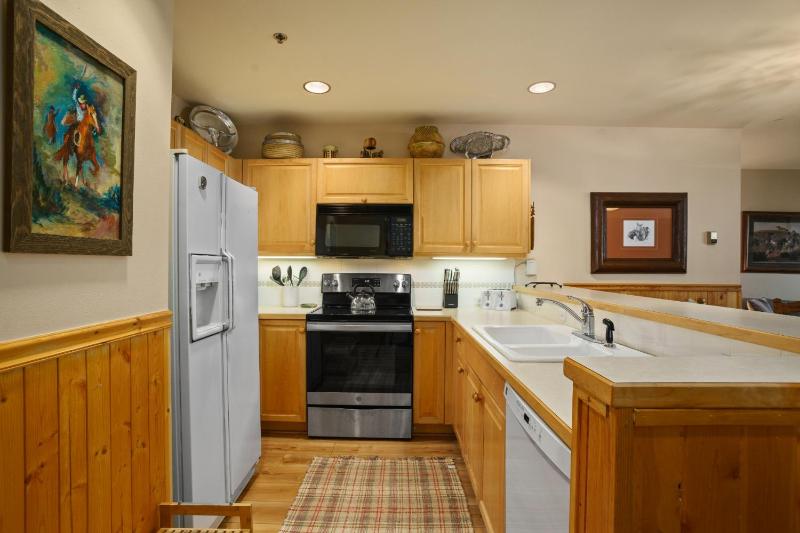 Outdoor Pool Private Washer & Dryer Walk to Everything Affordable Rates - image 24