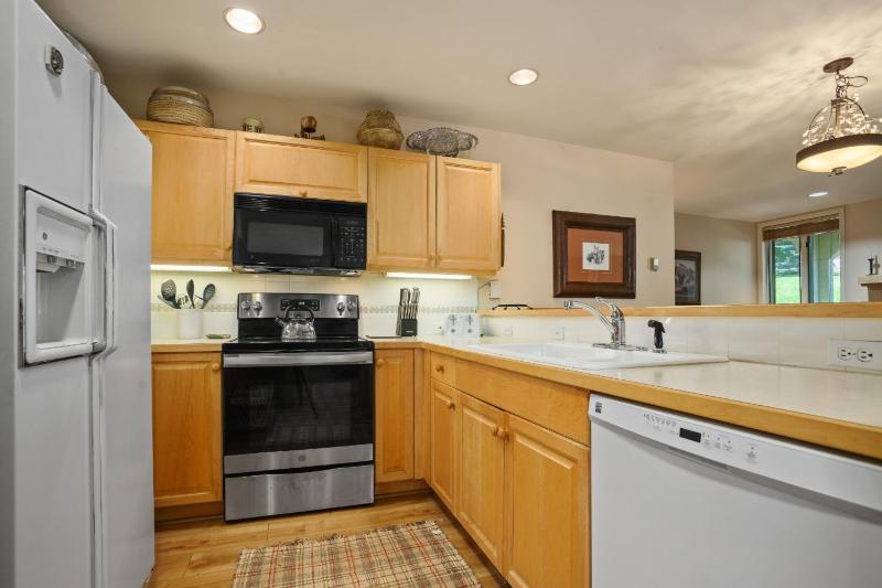 Outdoor Pool Private Washer & Dryer Walk to Everything Affordable Rates - image 7