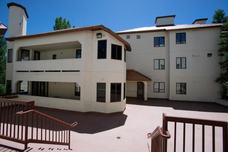 Outdoor Pool Private Washer & Dryer Walk to Everything Affordable Rates - image 30