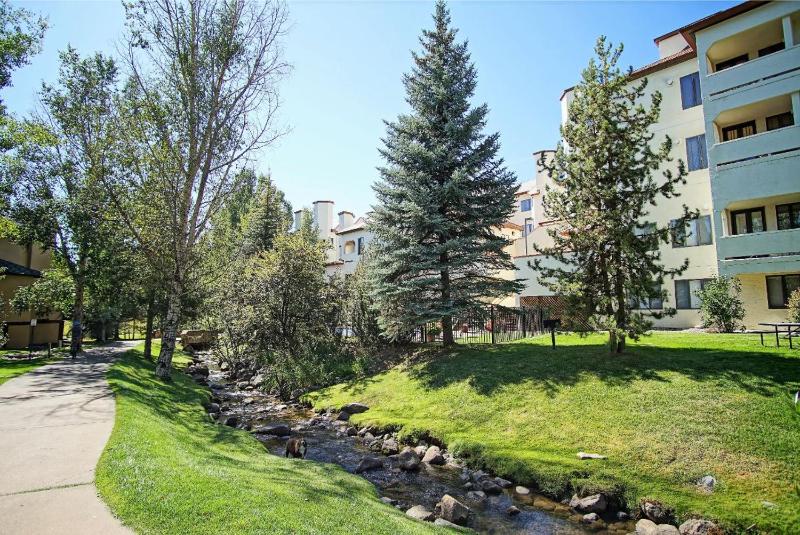 Outdoor Pool Private Washer & Dryer Walk to Everything Affordable Rates - image 28