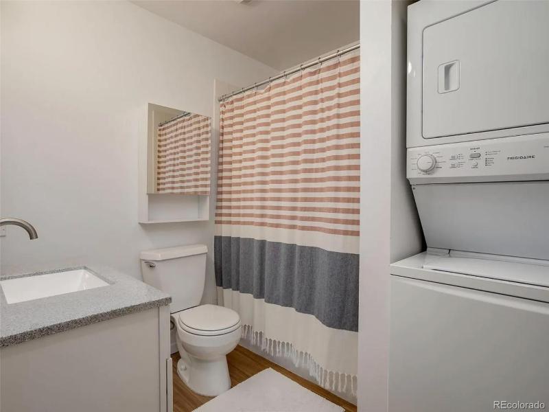 Pool & Hot Tub Easy Walk to Slopes Ski Season Shuttle Luxury for Families - image 11
