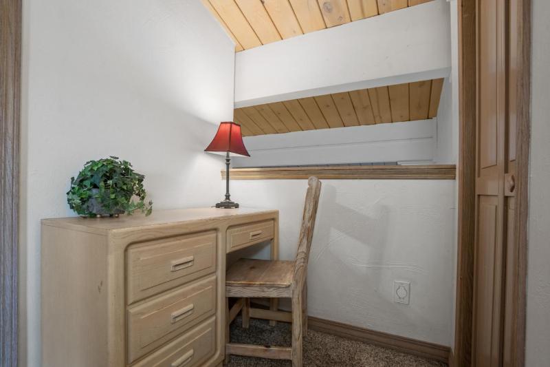 Outdoor Pool and Hot Tub Air Conditioned 135 Steps From Ski Access - image 21