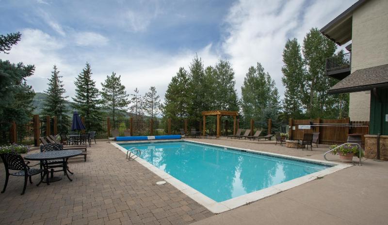 Private Washer & Dryer Outdoor Pool and Hot Tub Nicely Updated Free Bus Route - image 14