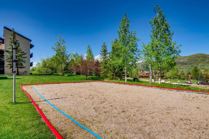 Private Washer & Dryer Outdoor Pool and Hot Tub Nicely Updated Free Bus Route - image 33